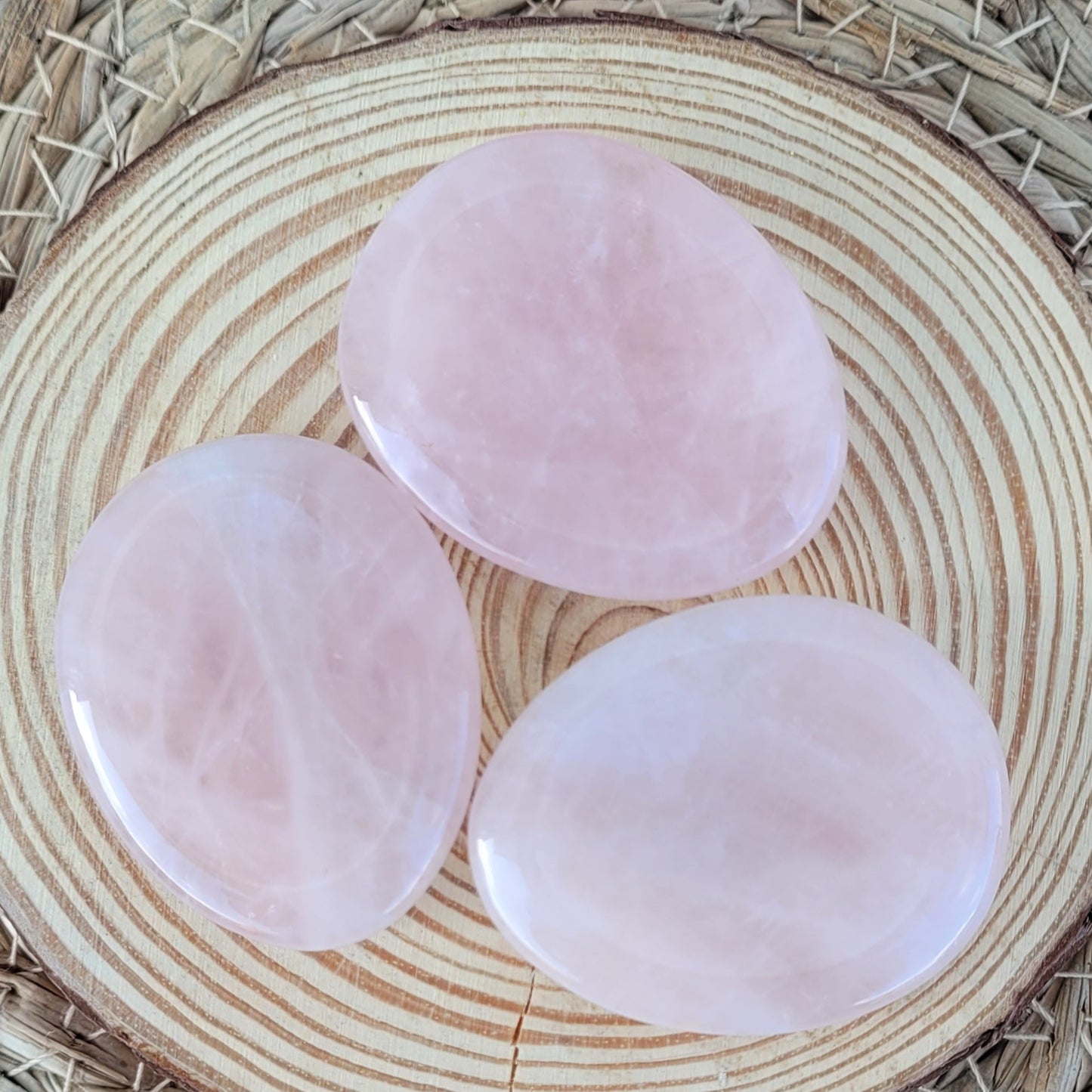 Galet anti-stress en Quartz rose créa'clo