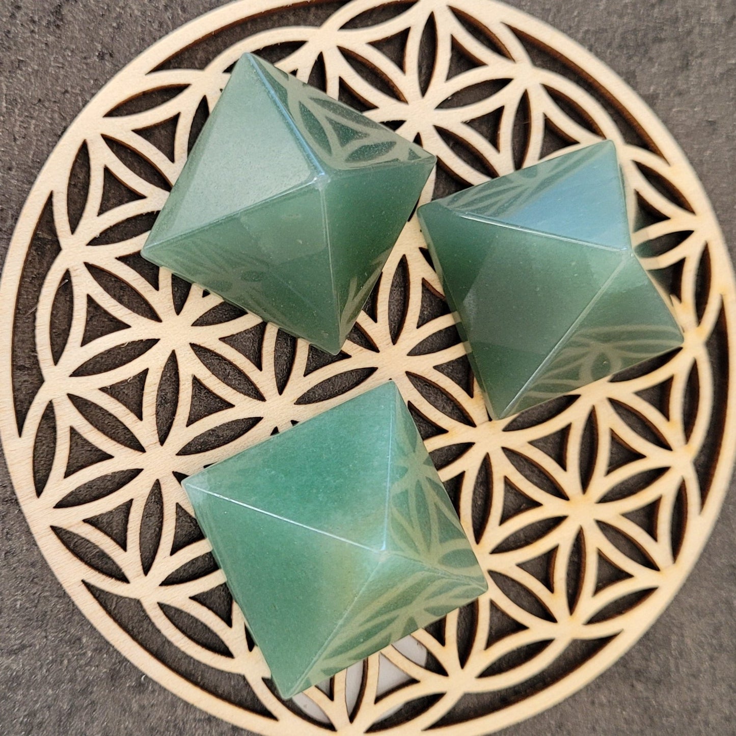 Mini pyramide en aventurine verte - 3cm Créa'Clo