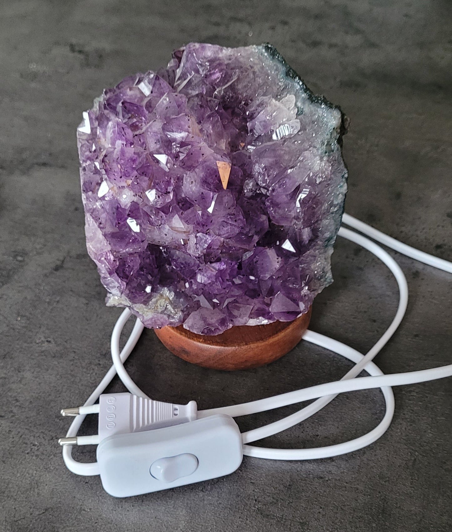 Lampe avec interrupteur en Améthyste Créa'Clo