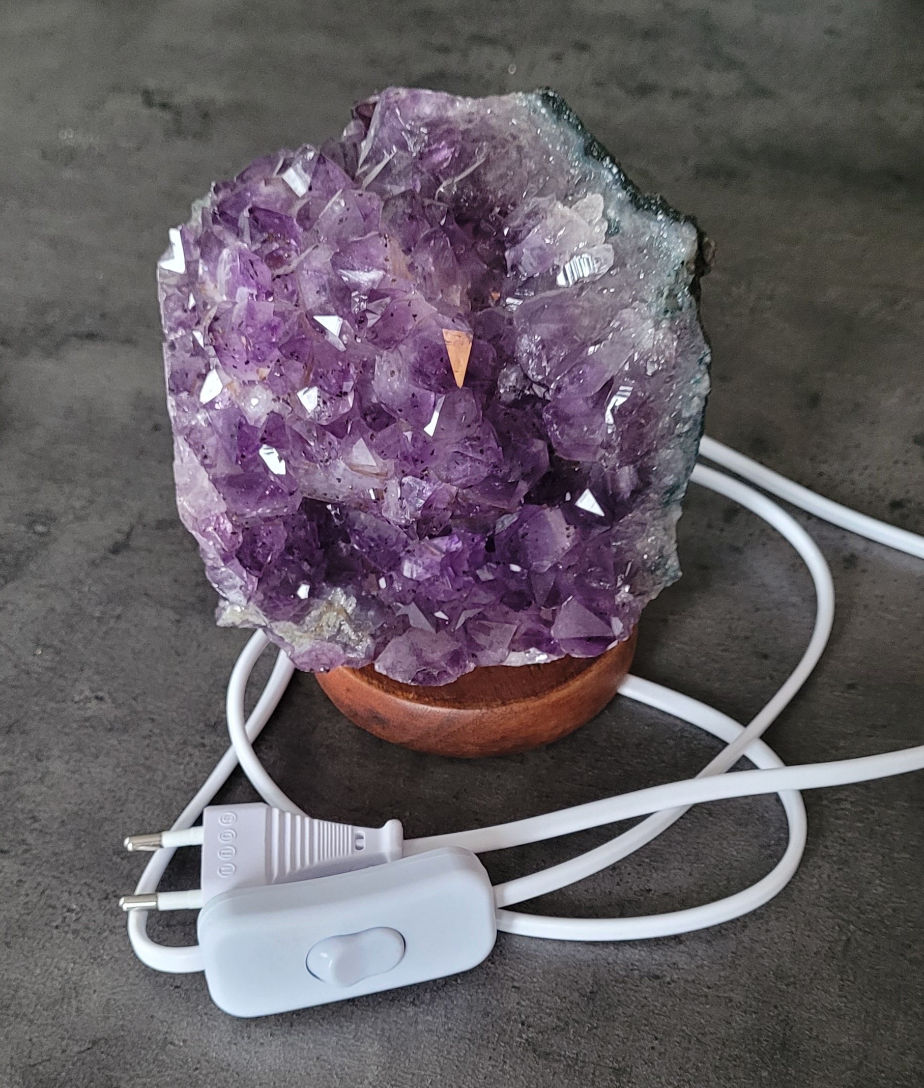Lampe avec interrupteur en Améthyste Créa'Clo