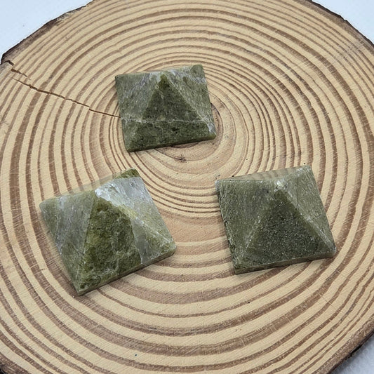 Mini pyramide Idocrase- 2,5cm Créa'Clo